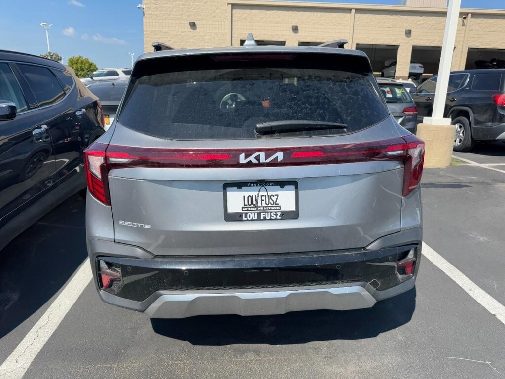 2025 Kia Seltos EX photo 3