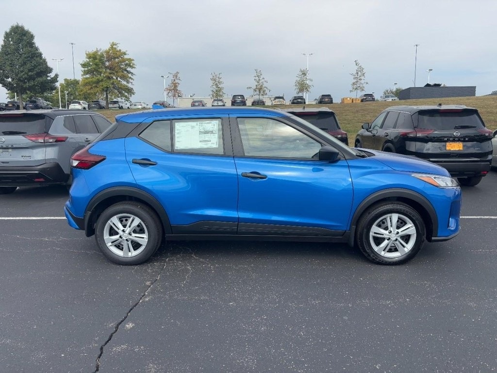 New 2025 Nissan Kicks Play S SUV