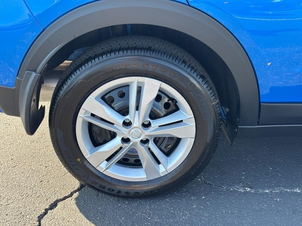 New 2025 Nissan Kicks Play S SUV