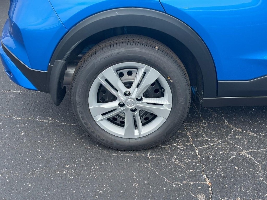 New 2025 Nissan Kicks Play S SUV