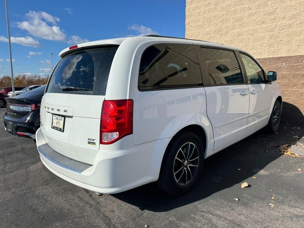 2017 Dodge Grand Caravan GT photo 2