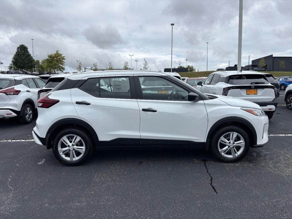 New 2025 Nissan Kicks Play S SUV