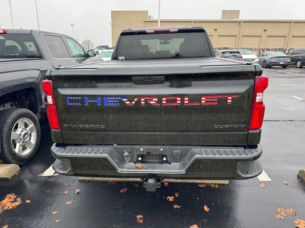 2022 Chevrolet Silverado Custom photo 2