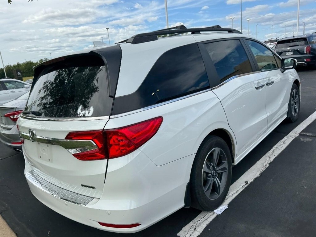 2020 Honda Odyssey Touring photo 3