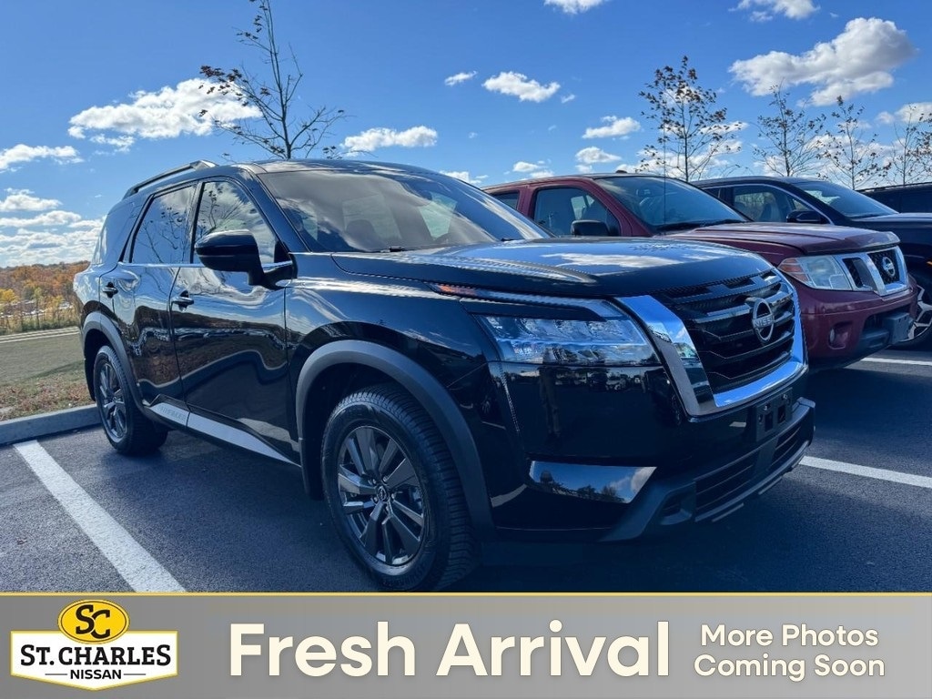 2022 Nissan Pathfinder SV's photo