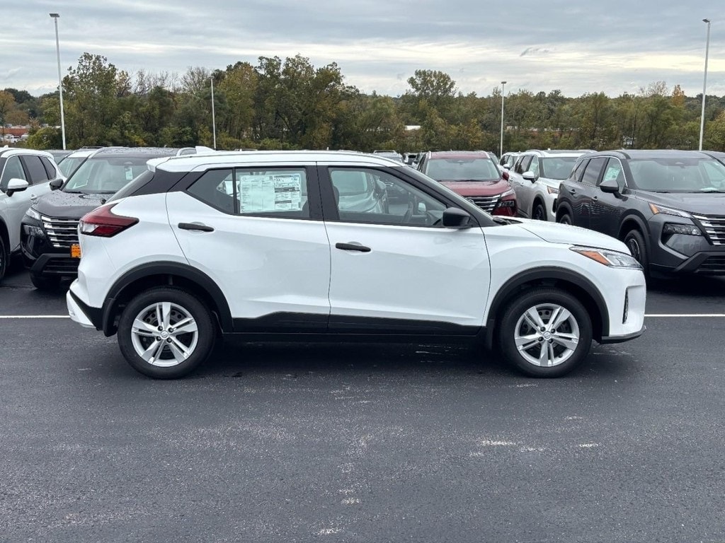 New 2025 Nissan Kicks Play S SUV