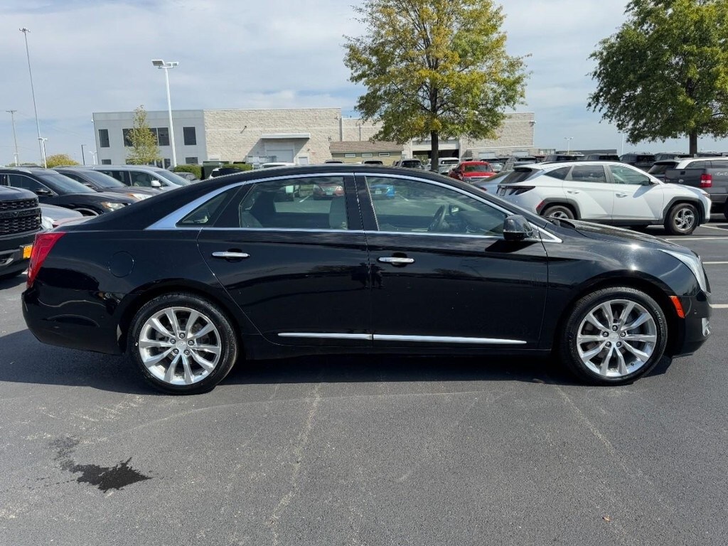 2017 Cadillac XTS Luxury photo 2