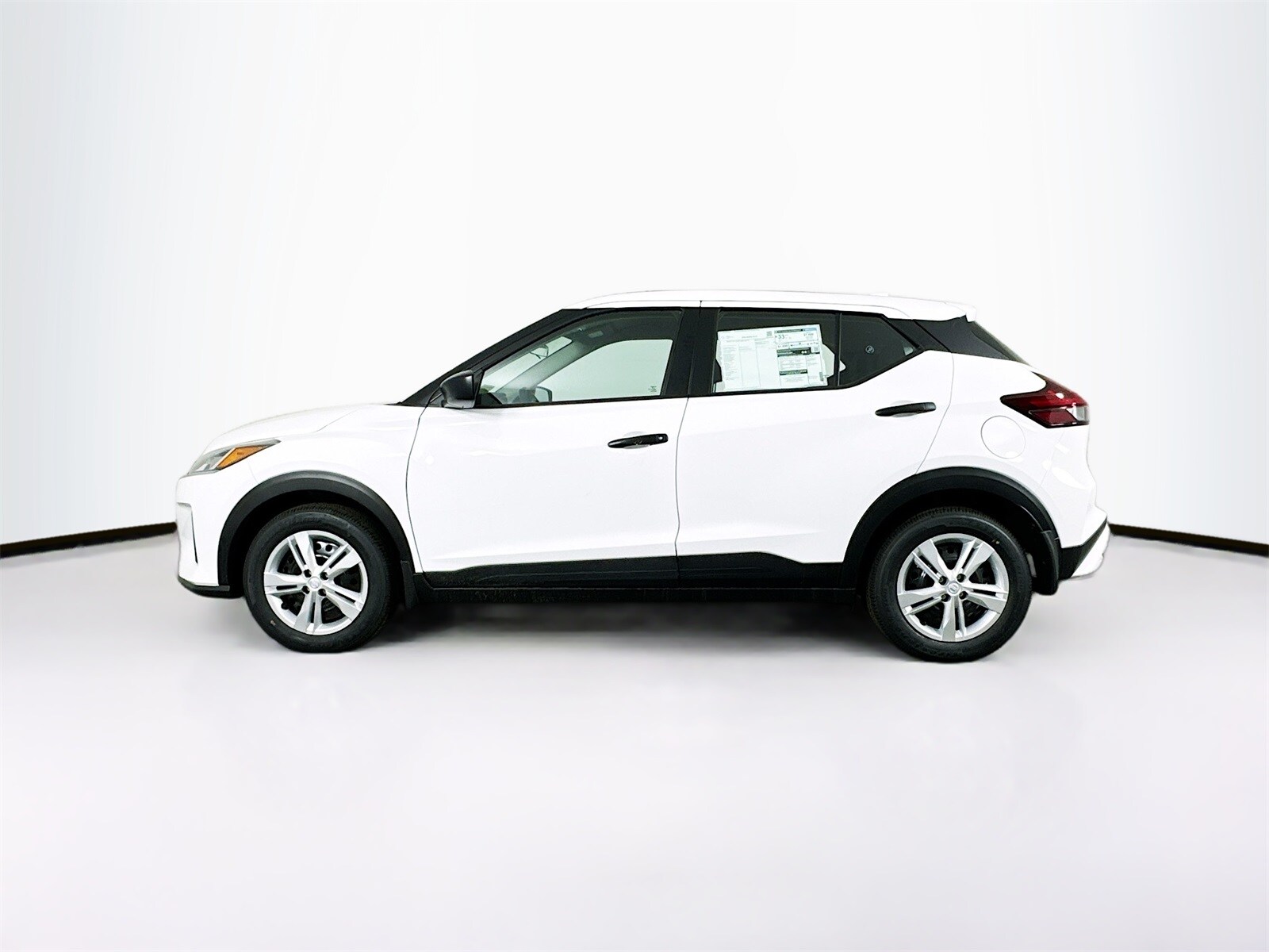 2025 Nissan Kicks Play S photo 4