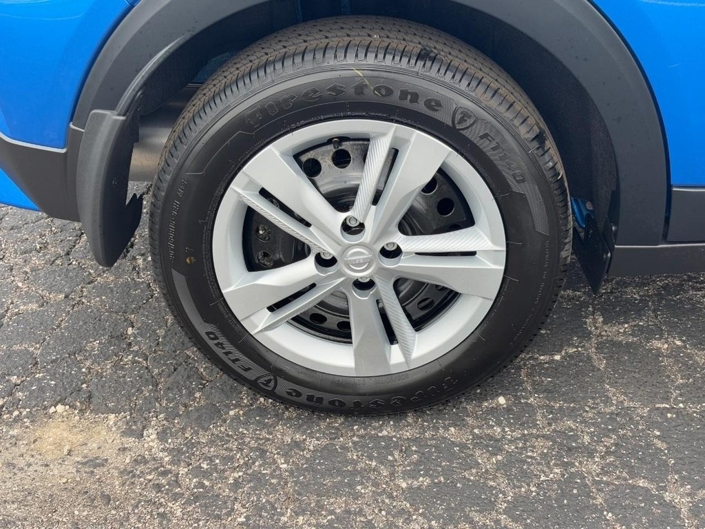 New 2025 Nissan Kicks Play S SUV