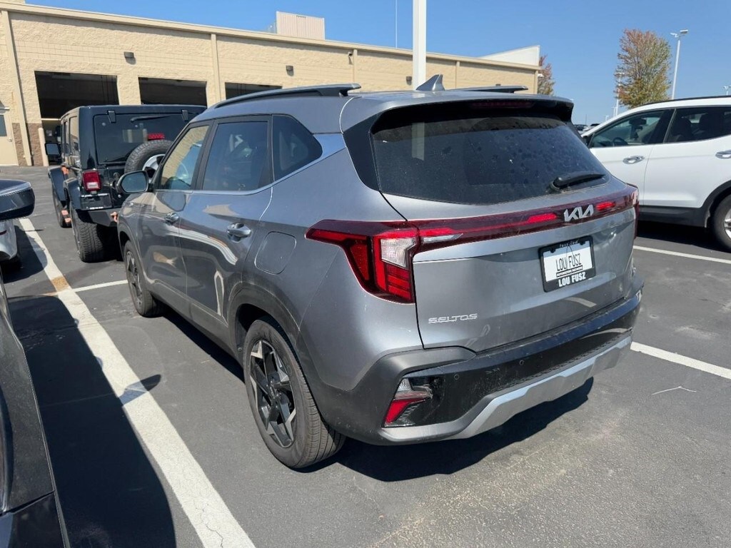 2025 Kia Seltos EX photo 4