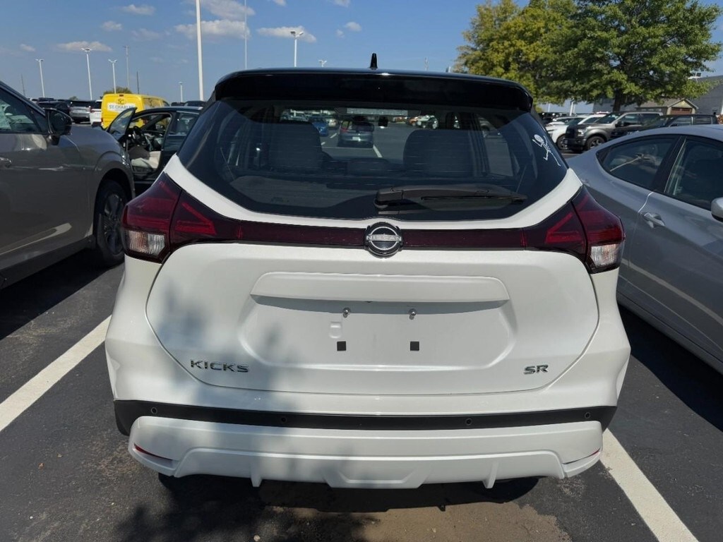 2024 Nissan Kicks SR photo 3