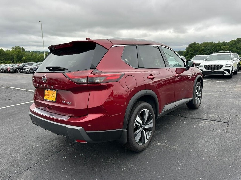 2025 Nissan Rogue SL photo 2