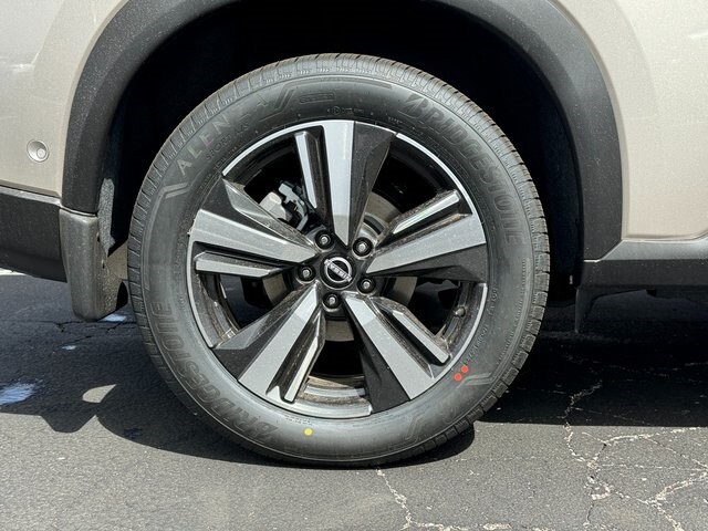 2025 Nissan Rogue SL photo 4