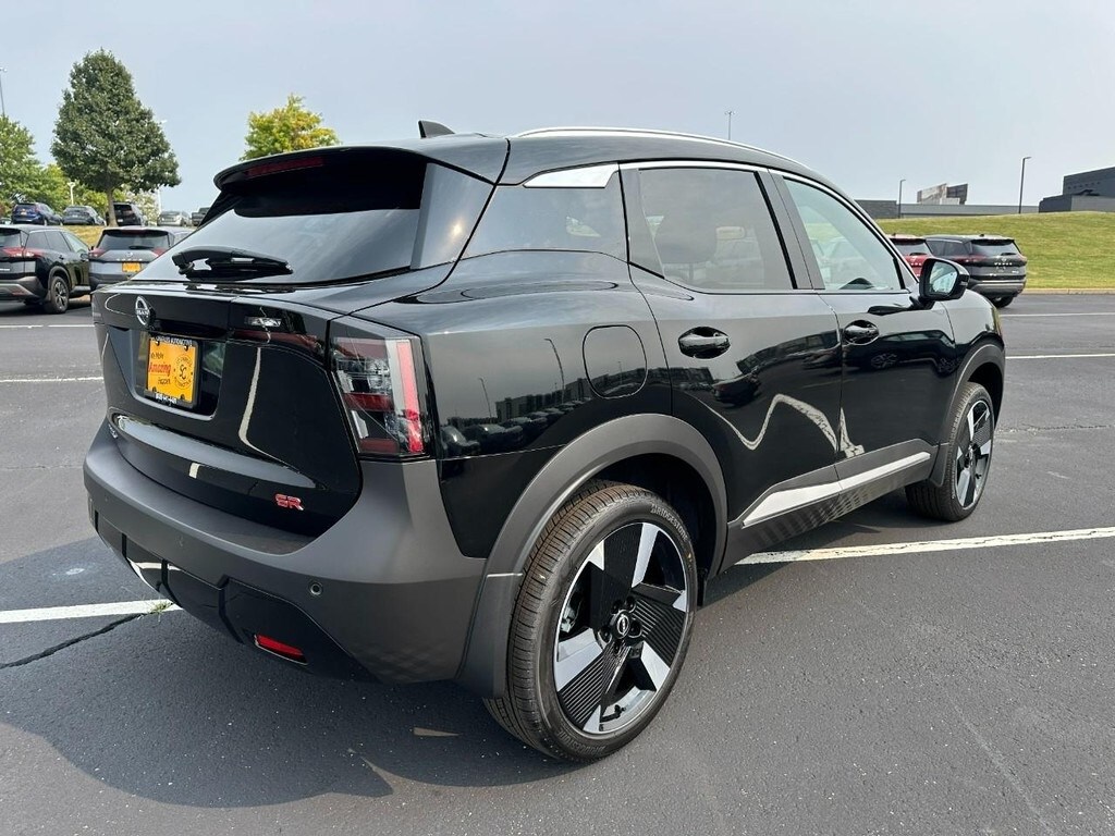 2025 Nissan Kicks SR photo 3