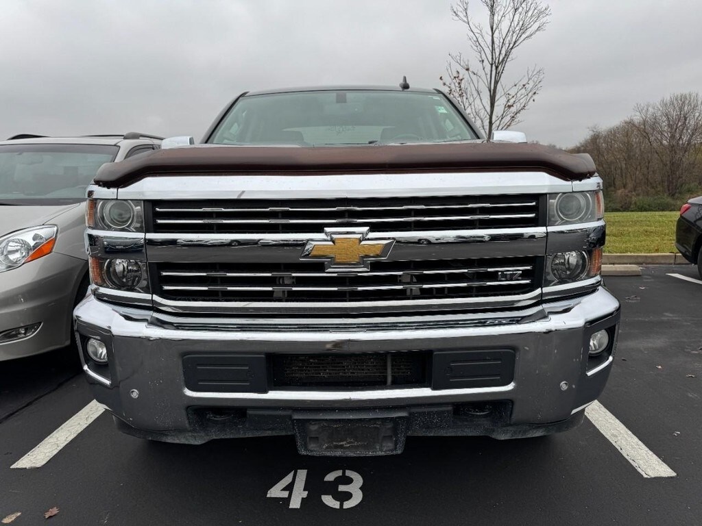 2016 Chevrolet Silverado LTZ photo 2
