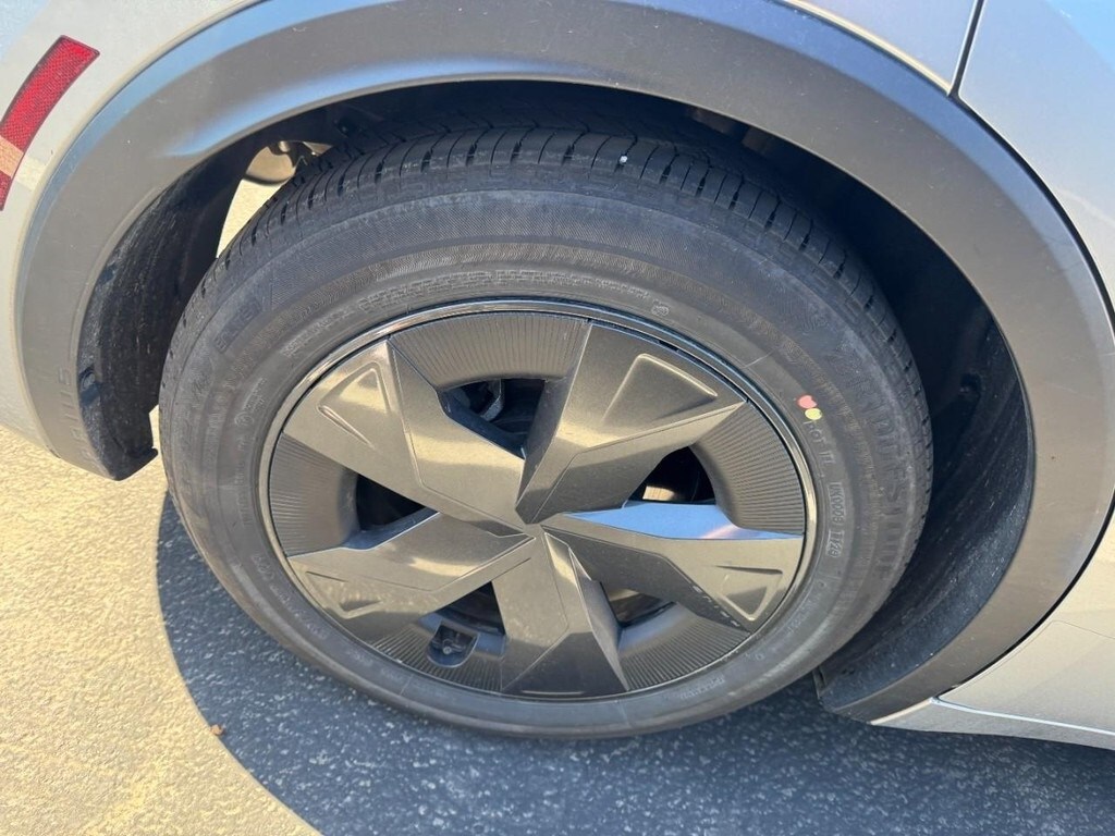 2025 Toyota Prius Limited photo 4