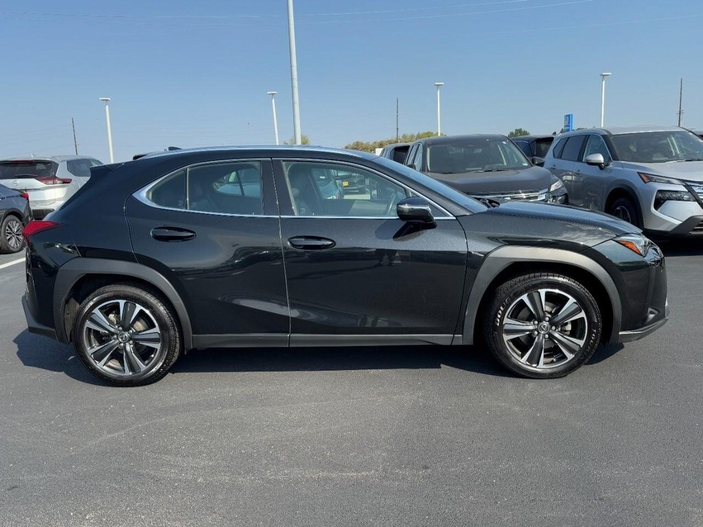 2019 Lexus UX 200 F SPORT photo 2
