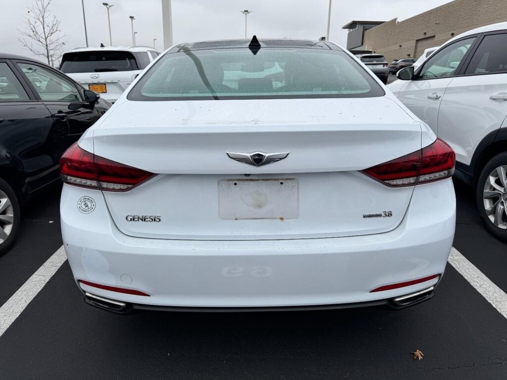 2015 Hyundai Genesis 3.8 AWD photo 3