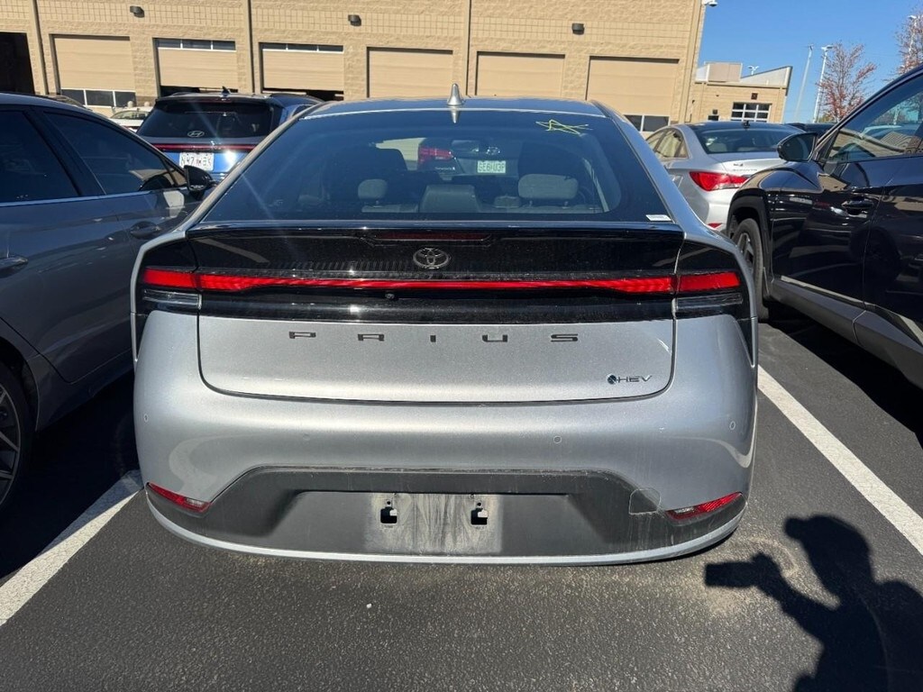 2025 Toyota Prius Limited photo 3