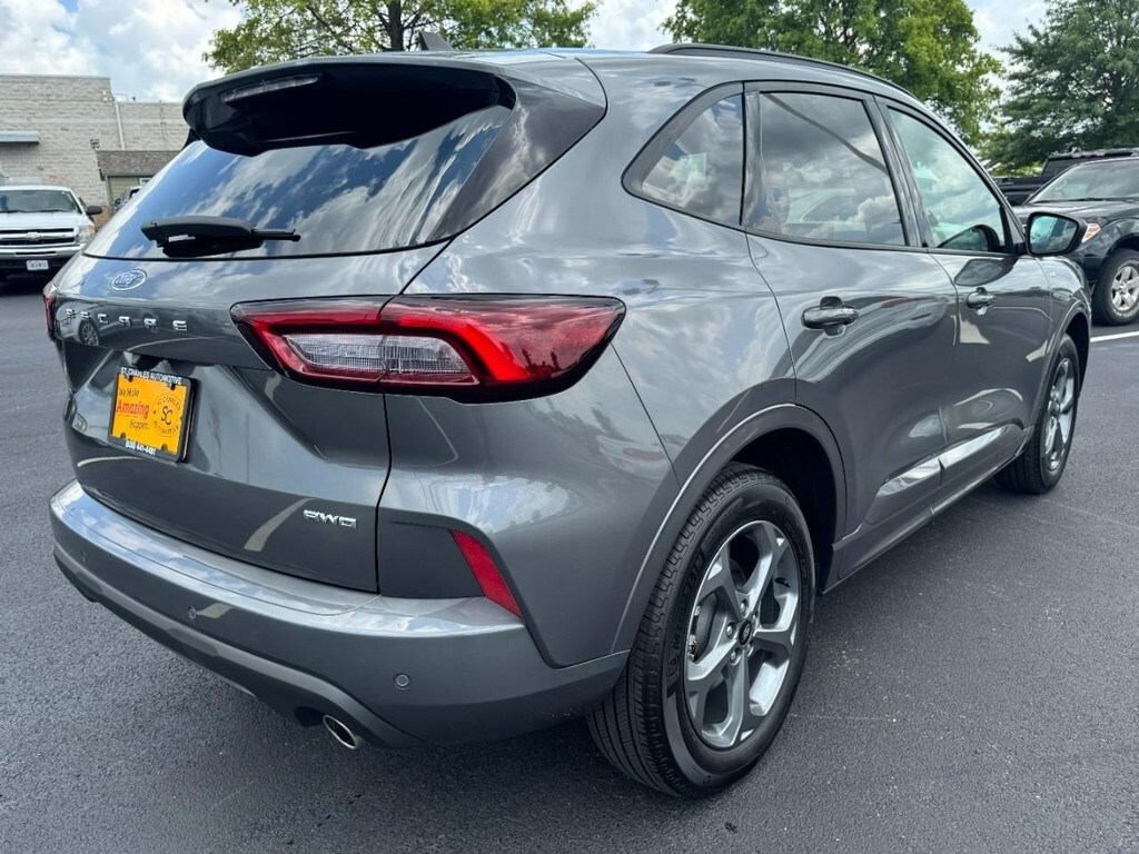2024 Ford Escape ST-Line photo 2