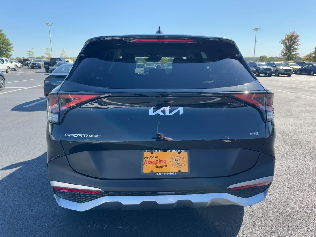 2024 Kia Sportage LX photo 2