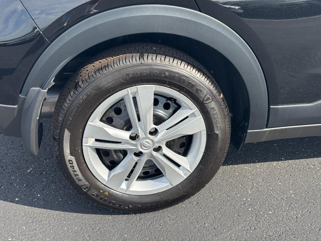 New 2025 Nissan Kicks Play S SUV