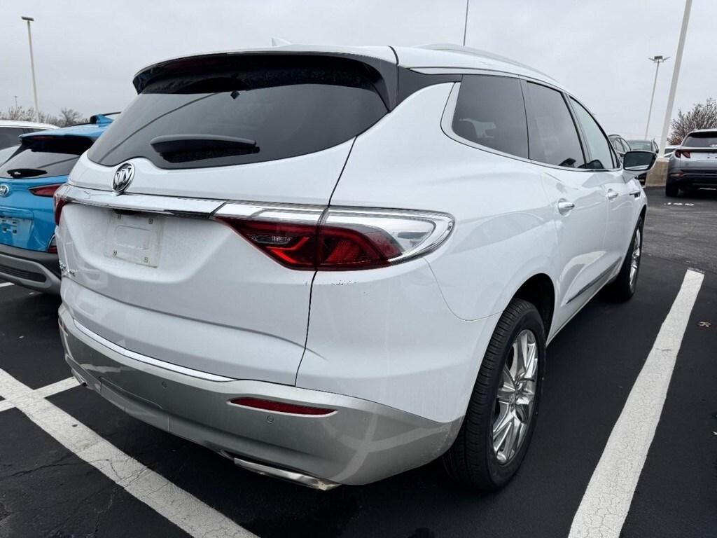 2022 Buick Enclave Premium photo 2