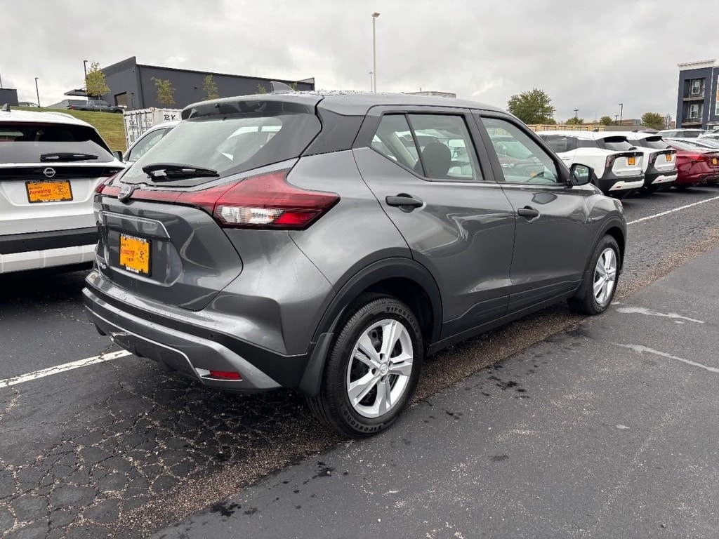 New 2025 Nissan Kicks Play S SUV