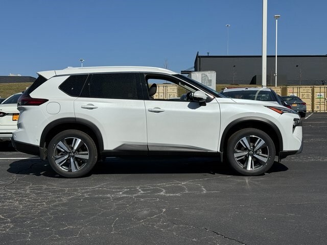 2025 Nissan Rogue SL photo 2