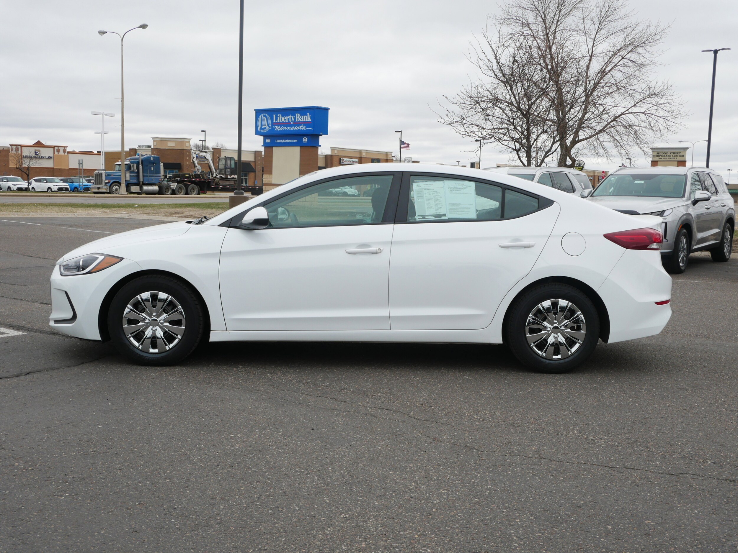 Used 2018 Hyundai Elantra SE with VIN 5NPD74LF6JH402582 for sale in Waite Park, Minnesota