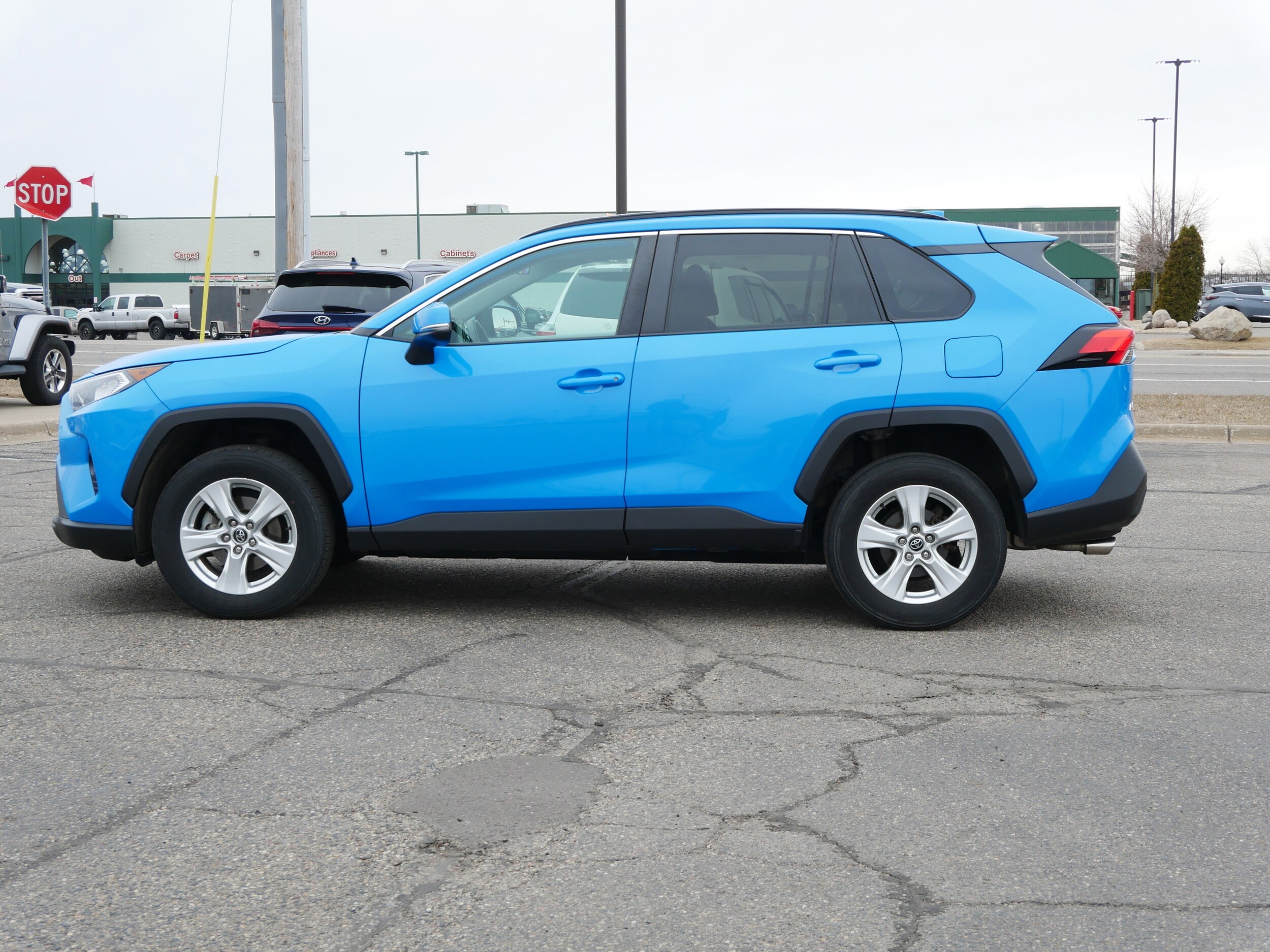 Used 2020 Toyota RAV4 XLE with VIN 2T3P1RFV5LW105068 for sale in Waite Park, Minnesota