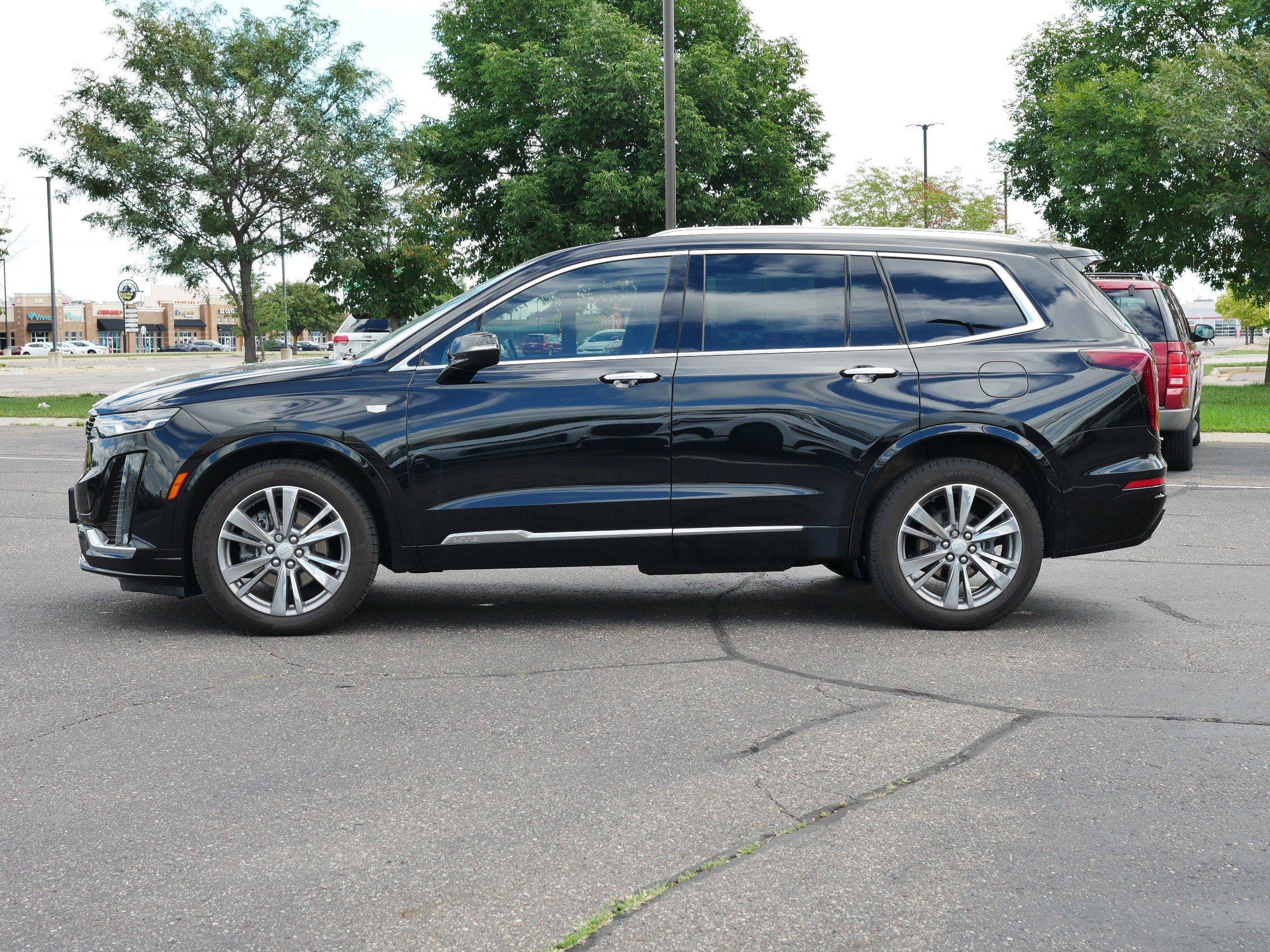 Used 2022 Cadillac XT6 Premium Luxury with VIN 1GYKPDRS4NZ120896 for sale in Waite Park, Minnesota