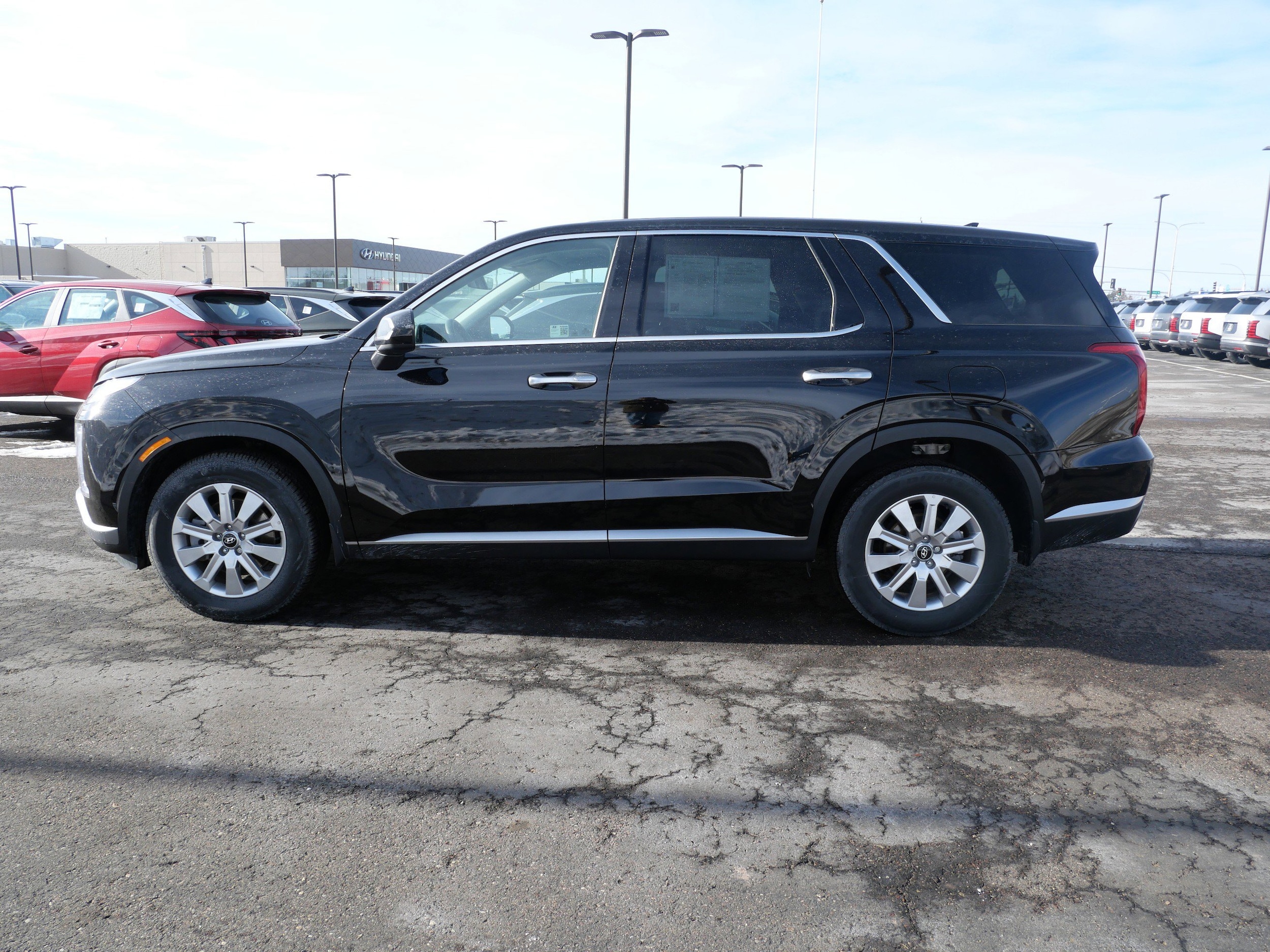 Used 2025 Hyundai Palisade SE with VIN KM8R1DGE4SU903448 for sale in Waite Park, Minnesota