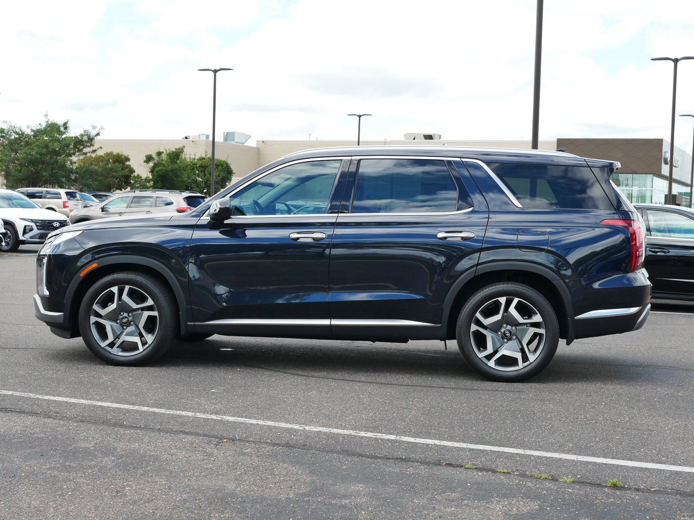 Certified 2025 Hyundai Palisade Limited with VIN KM8R5DGE3SU816905 for sale in Waite Park, Minnesota