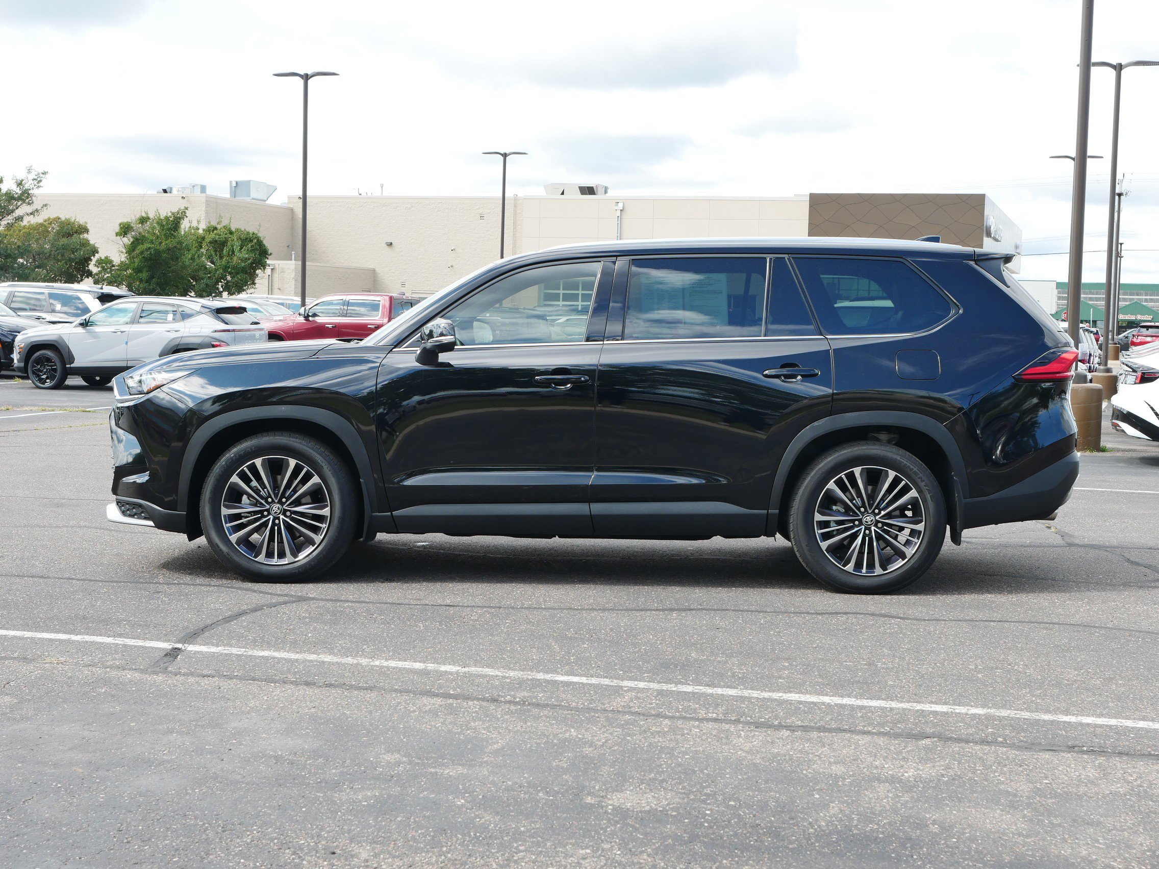 Used 2024 Toyota Grand Highlander Platinum with VIN 5TDADAB54RS001539 for sale in Waite Park, Minnesota
