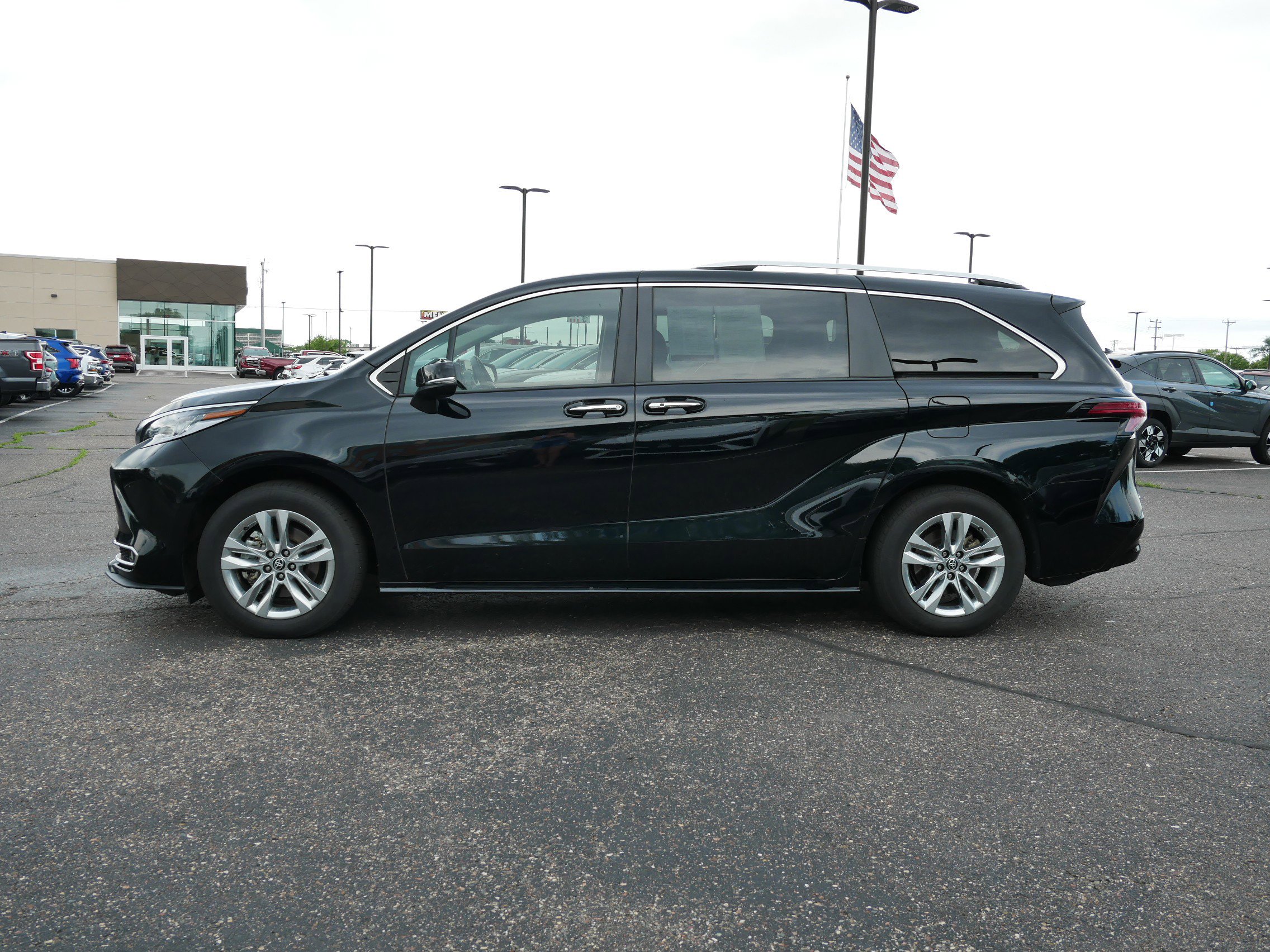 Used 2023 Toyota Sienna Limited with VIN 5TDZSKFC0PS105465 for sale in Waite Park, Minnesota