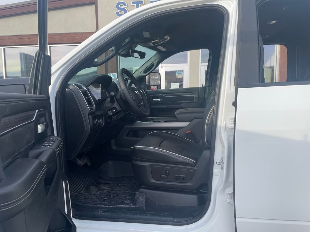 2026 RAM 3500 Laramie - Photo 11