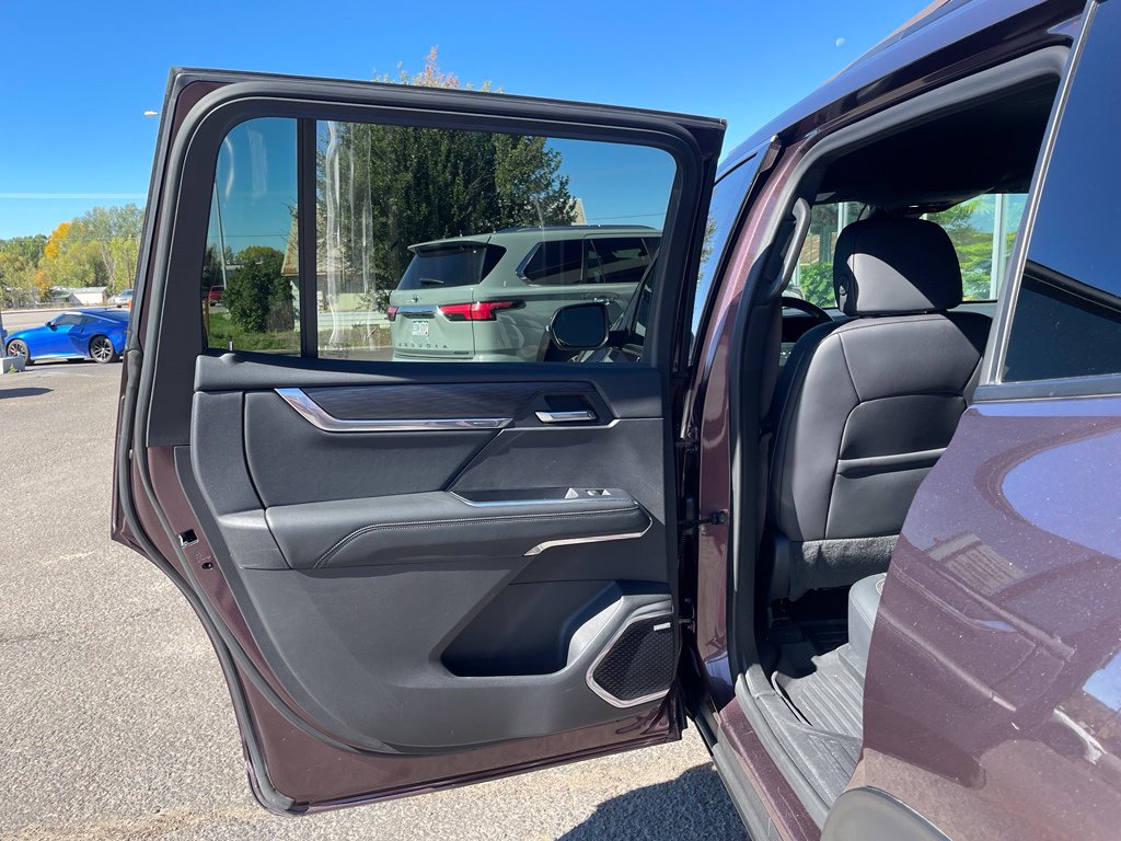 2025 GMC Acadia Elevation - Photo 17