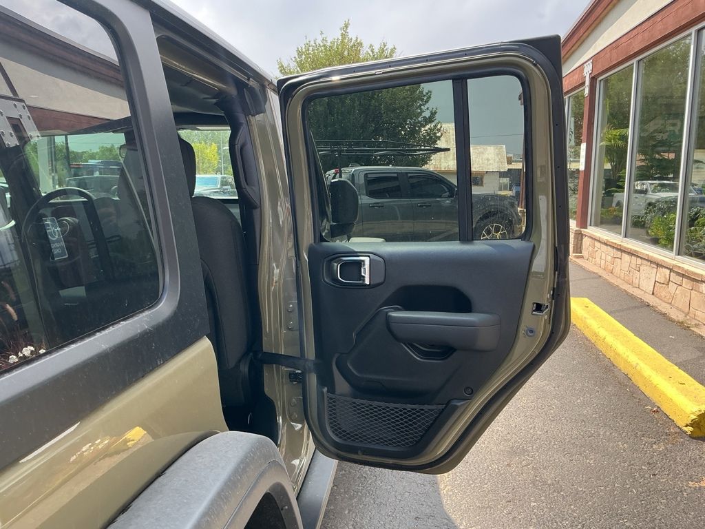 2026 Jeep Wrangler 4-Door Willys - Photo 18