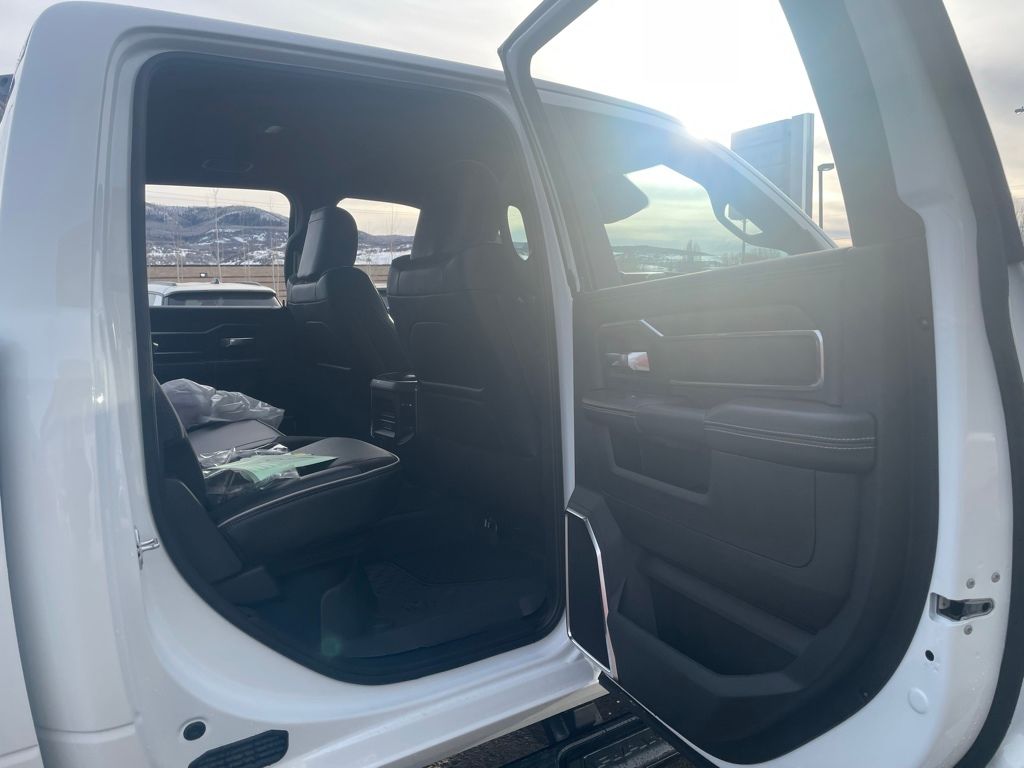 2026 RAM 3500 Laramie - Photo 15