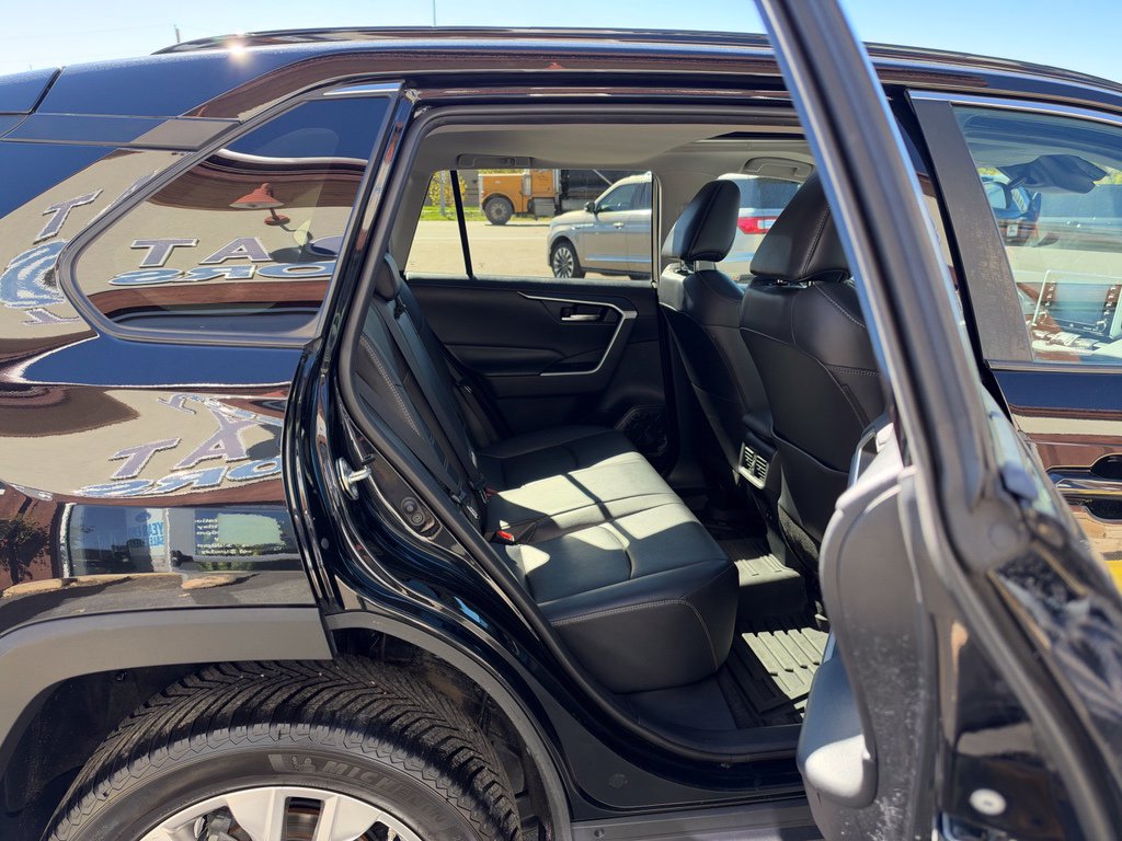 2019 Toyota RAV4 XLE Premium - Photo 18