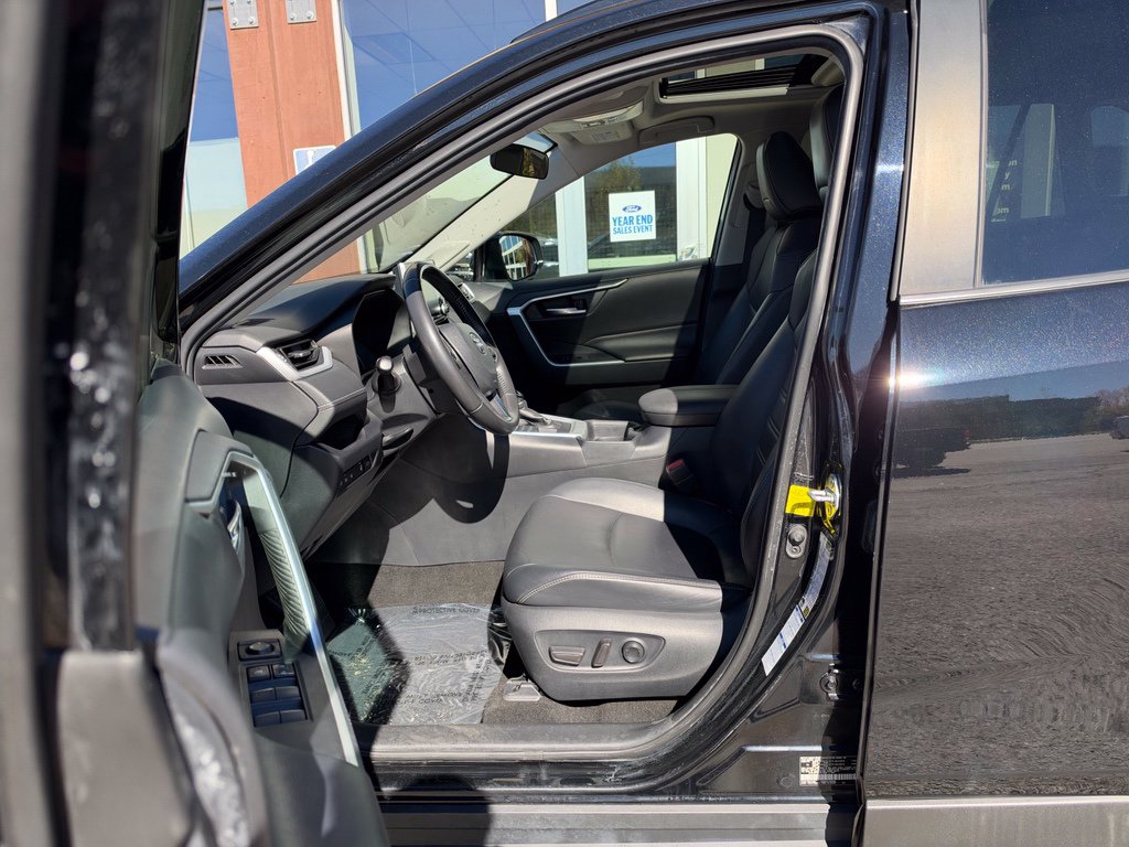2019 Toyota RAV4 XLE Premium - Photo 12