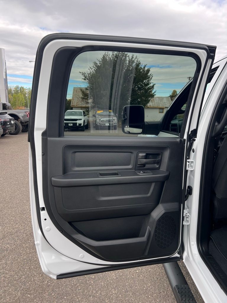 2026 RAM 3500 Tradesman - Photo 17