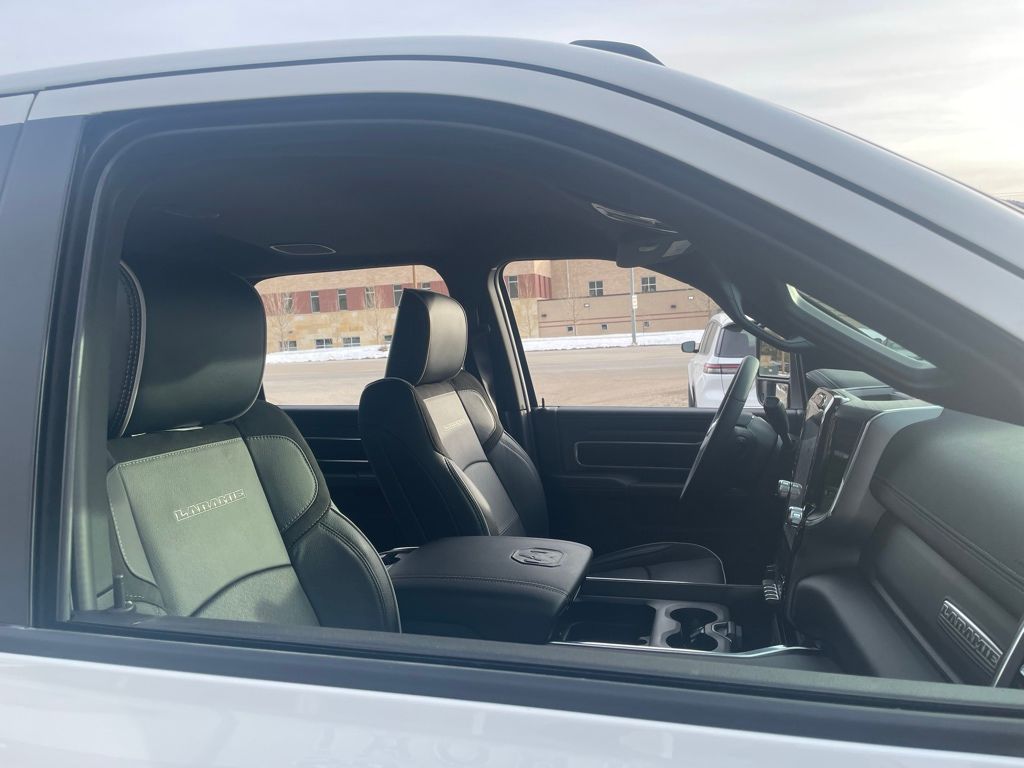 2026 RAM 3500 Laramie - Photo 18
