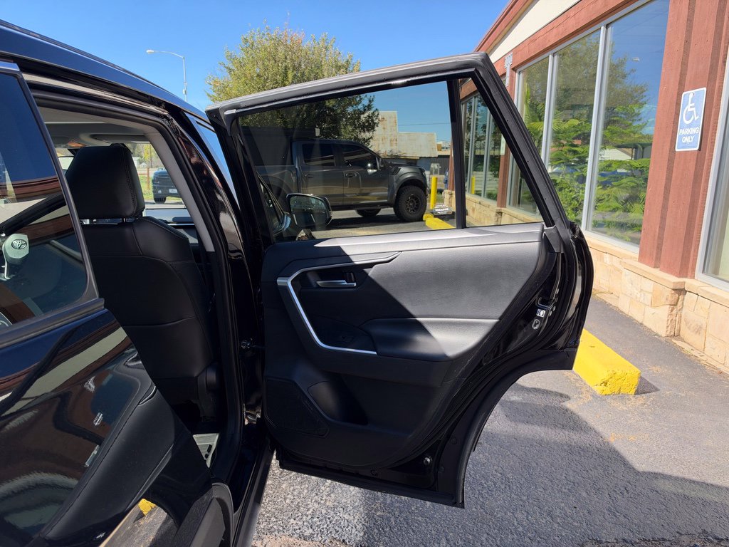 2019 Toyota RAV4 XLE Premium - Photo 19