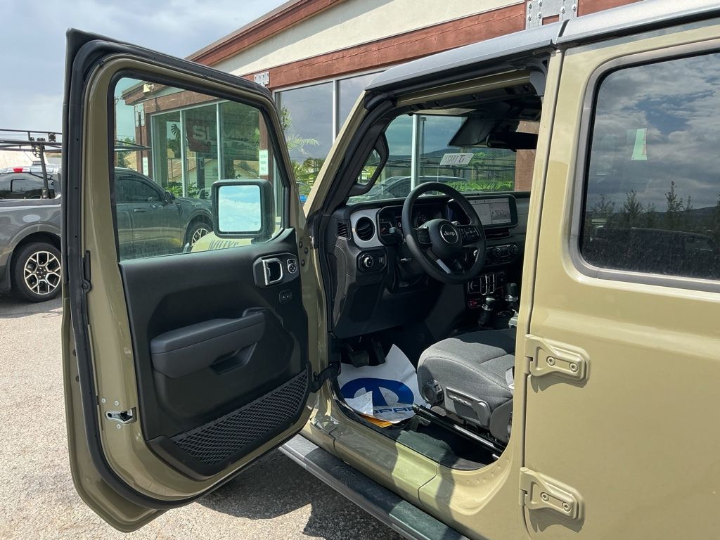 2026 Jeep Wrangler 4-Door Willys - Photo 11