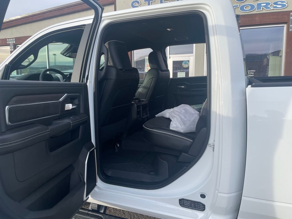 2026 RAM 3500 Laramie - Photo 13
