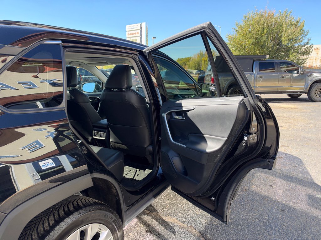 2019 Toyota RAV4 XLE Premium - Photo 17