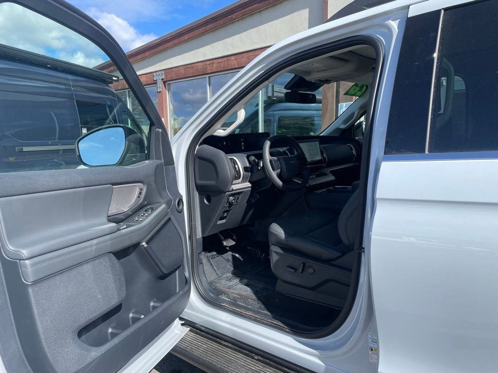 2026 Ford Expedition MAX Active - Photo 11