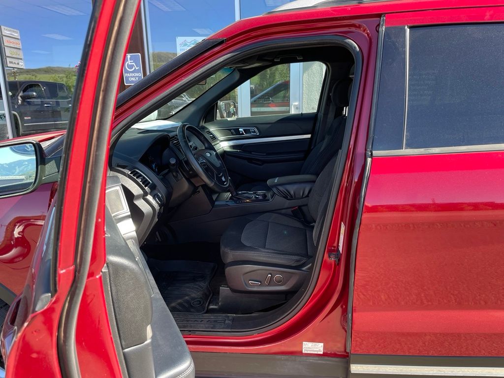 2017 Ford Explorer XLT - Photo 12